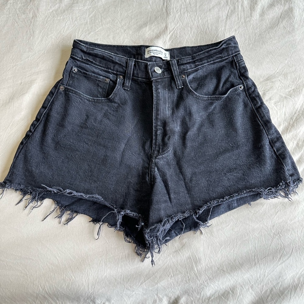 Abercrombie curve love the 90s relaxed cut off short